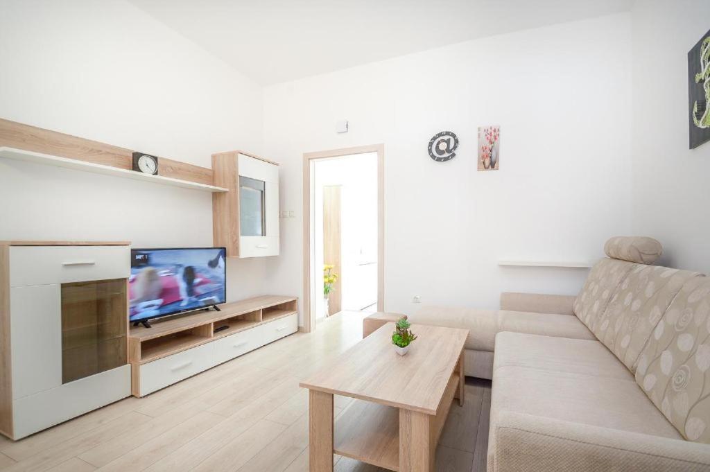 Apartman Ivano พูลา ภายนอก รูปภาพ